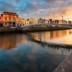 dublino Ha Penny bridge tramonto riflesso