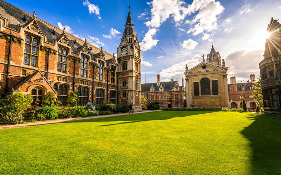 old library e torre dell'orologio Cambridge Cambridge