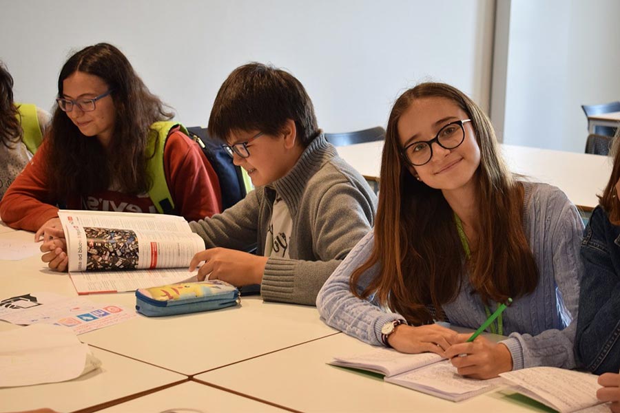 ragazzi in classe
