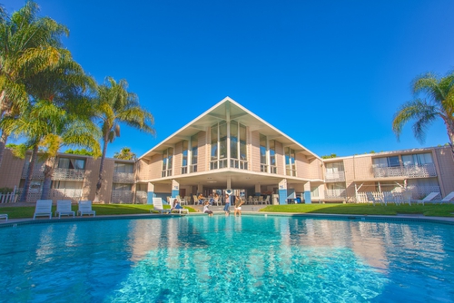 Hope International University - Piscina