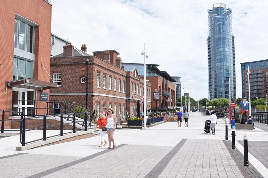 Portsmouth Gunwharf quays camminamento