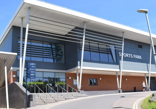 university of exeter sports hall esterno