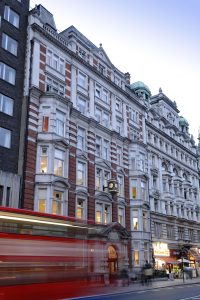 esterno della scuola st. Giles di London Central