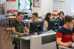 aula computer della scuola CES di Toronto
