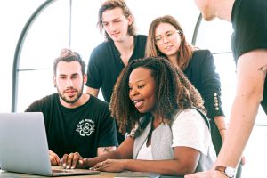 Gruppo intento nel project work del Volterra technology academy
