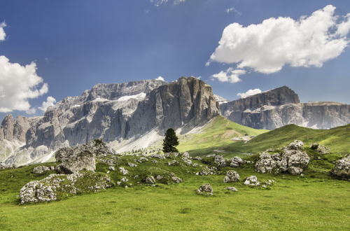 Panorama sulle montagne che circondano Polsa ed in particolare Monte Baldo