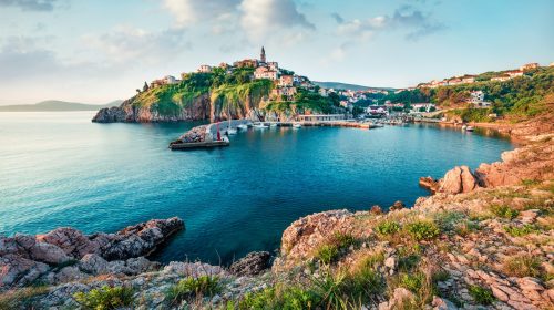 Croazia Sunny morning cityscape of Vrbnik town. Romantic summer seascape of Adriatic sea, Krk island, Kvarner bay archipelago, Croatia, Europe. Beautiful world of Mediterranean countries.