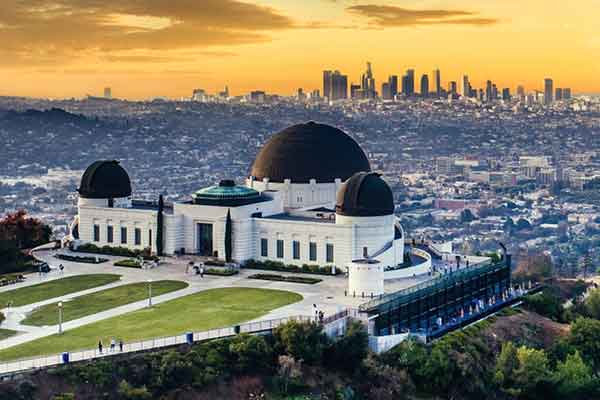 L’edificio più popolare di Los Angeles protagonista del film La La Land, posizionato sulle colline di Hollywood potrai godere al tramonto della vista più spettacolare della città.