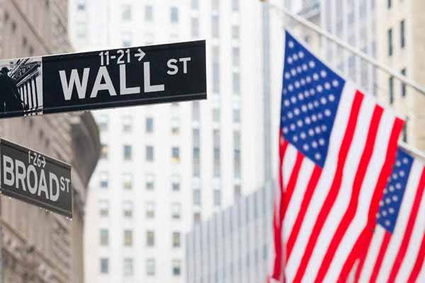 In questa escursione scoprirai Financial District & Wall Street......Charging Bull, Trinity Church, 9/11 Memorial, Brooklyn Bridge, Dumbo
