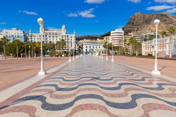 Città delle Arti e delle Scienze, Alicante, Peniscola, Parco acquatico saranno il set di questo viaggio alla scoperta di Valencia