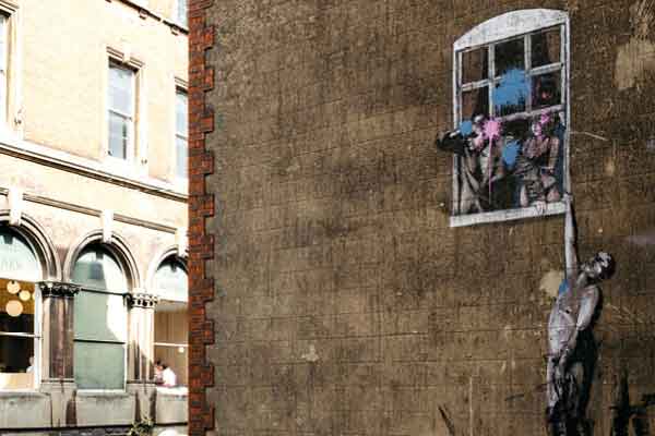 Stonehenge, Salisbury, Bath, Cardiff, opere di Banksy saranno il set di questo viaggio alla scoperta di Bristol