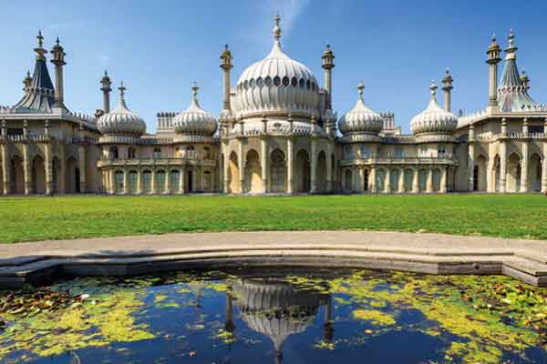 Brighton Royal Pavillion, SEA LIFE Brighton, Seven Sisters, Chichester saranno il set di questo viaggio alla scoperta di Brighton