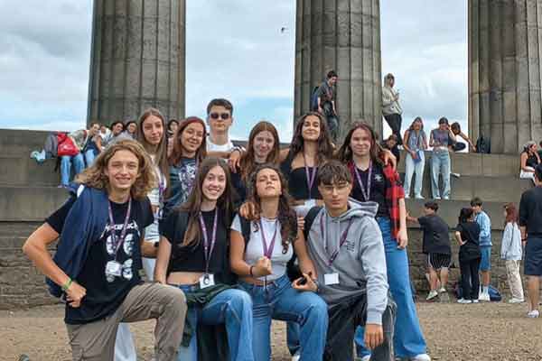 Glasgow, St. Andrews & Dundee, Royal Botanic Gardens, National Museum of Scotland, Holyrood Palace saranno il set di questo viaggio alla scoperta di Edimburgo
