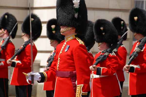 Regalità e tradizione con il Cambio della Guardia a Buckingham Palace