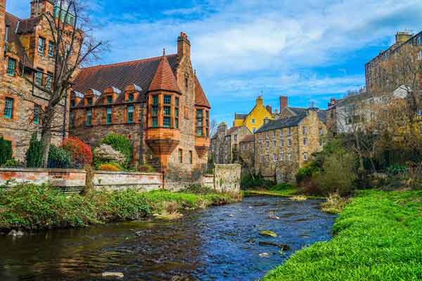 Glasgow, St. Andrews & Dundee, Royal Botanic Gardens, National Museum of Scotland, Holyrood Palace saranno il set di questo viaggio alla scoperta di Edimburgo