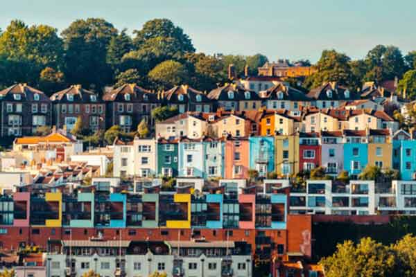 In equilibrio tra un passato da importante città portuale ed un presente di sede universitaria, Bristol è la città principale del South West England ed è impareggiabile per la sua atmosfera giovane e dinamica.