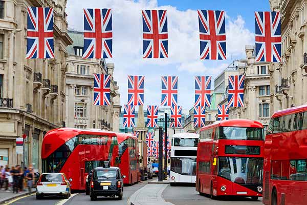 Uxbridge, tranquillo quartiere a nord-ovest della capitale, è noto per la sua posizione strategica a soli 45 minuti di metropolitana dal centro di Londra.