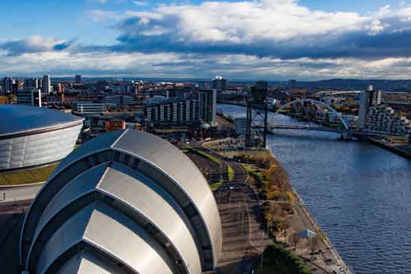 Glasgow, St. Andrews & Dundee, Royal Botanic Gardens, National Museum of Scotland, Holyrood Palace saranno il set di questo viaggio alla scoperta di Edimburgo