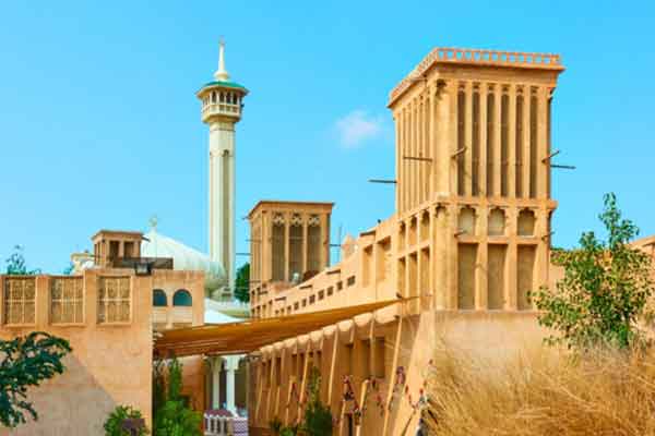 The Frame, Heritage Village, Jeep Safari, Dubai Mall, Souk Medinat, Abu Dhabi, Ferrari World, The Palm, Yacht Party saranno il set di questo viaggio alla scoperta di Dubai
