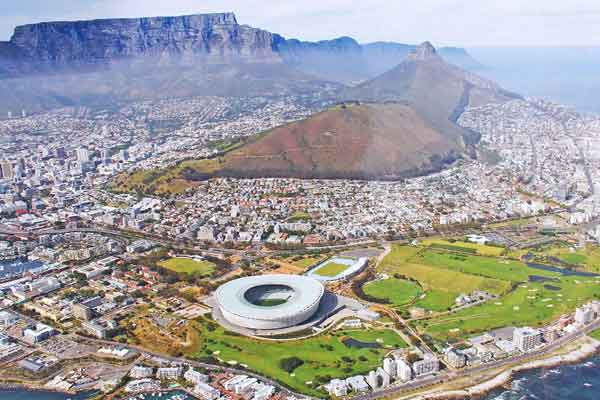 Peninsula tour, City Storytelling walk, Robben Island, District Six Museum, Langa, Seal Island, Table Mountain saranno il set di questo viaggio alla scoperta di Cape Town