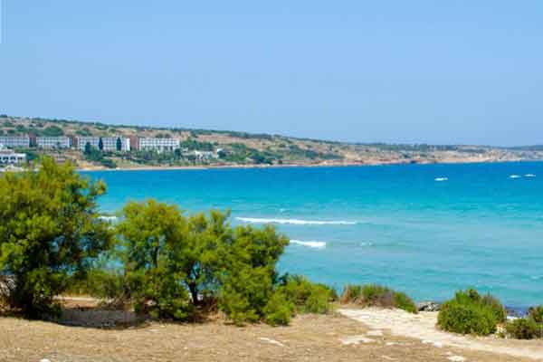 Pretty Bay Beach, Birgu Guided Tour, Mellieha Bay, Ghajn Tuffieha Beach, Valletta saranno il set di questo viaggio alla scoperta di Malta