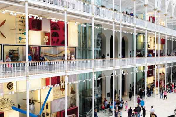Glasgow, St. Andrews & Dundee, Royal Botanic Gardens, National Museum of Scotland, Holyrood Palace saranno il set di questo viaggio alla scoperta di Edimburgo