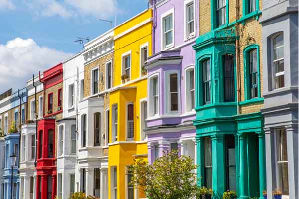 Notting Hill & Portobello Market – Colori pastello, mercatini vintage e un’atmosfera bohémienne nel quartiere più romantico di Londra.