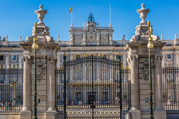 Segovia, Parque de Attraciones, Toledo saranno il set di questo viaggio alla scoperta di Madrid