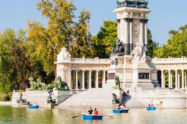 Segovia, Parque de Attraciones, Toledo saranno il set di questo viaggio alla scoperta di Madrid