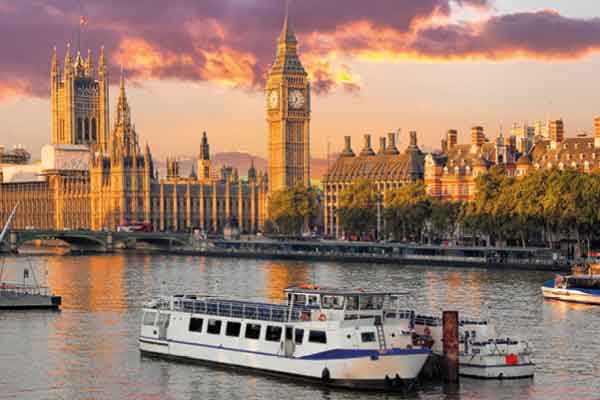 Kensington Palace, Kew Palace & Gardens, Thames River Cruise, London Eye, cena all’Hard Rock Café saranno il set di questo viaggio alla scoperta di Londra