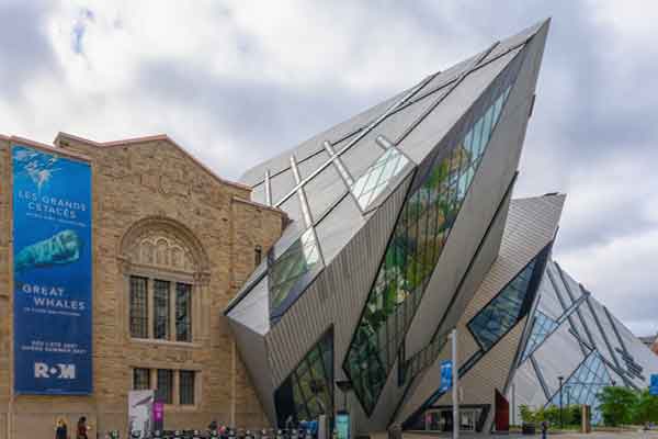 Toronto Island Park, Art Gallery Ontario, Royal Ontario Museum, Hockey Hall of Fame, Ripley’s Acquarium saranno il set di questo viaggio alla scoperta di Toronto