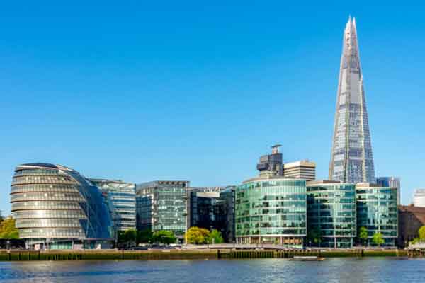 South Bank Walk – Una passeggiata tra i simboli di Londra, dal Big Ben al London Eye, con una vista mozzafiato sul fiume.