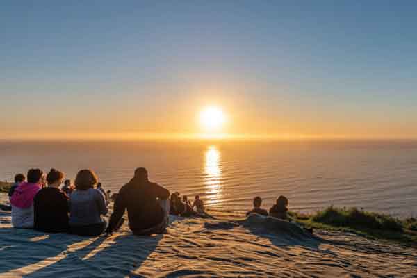 Peninsula tour, City Storytelling walk, Robben Island, District Six Museum, Langa, Seal Island, Table Mountain saranno il set di questo viaggio alla scoperta di Cape Town