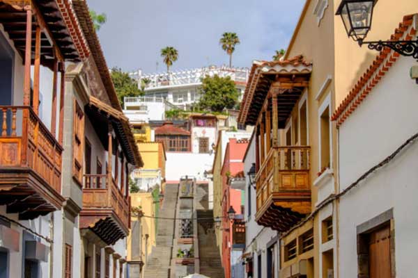 Spiaggia Amadores, Teror, Puerto de Mogan, Spiaggia Maspalomas saranno il set di questo viaggio alla scoperta di Gran Canaria