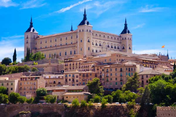 Segovia, Parque de Attraciones, Toledo saranno il set di questo viaggio alla scoperta di Madrid