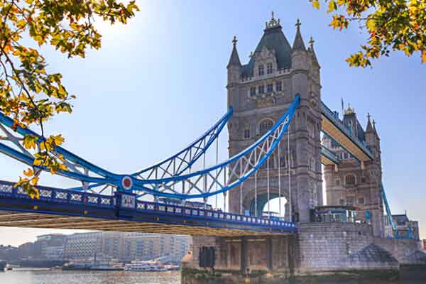 Crocera sul Tamigi, London Eye, Tower Bridge, Madame Tussauds saranno il set di questo viaggio alla scoperta di Londra