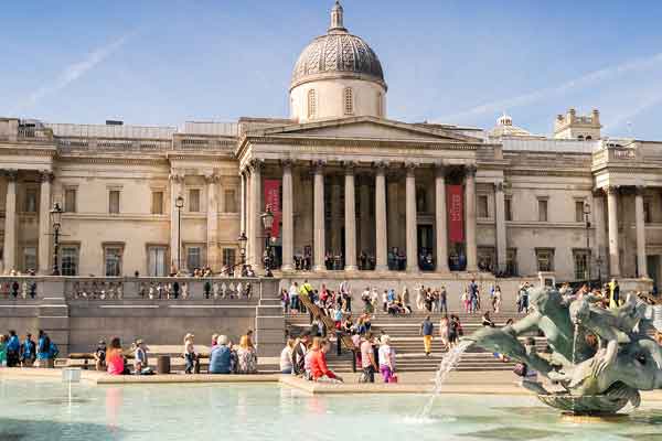 Kensington Palace, Kew Palace & Gardens, Thames River Cruise, London Eye, cena all’Hard Rock Café saranno il set di questo viaggio alla scoperta di Londra