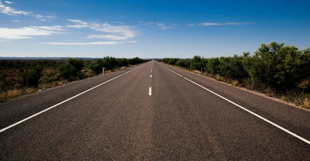 Viaggiare da solo per la prima volta, che si tratti di una vacanza studio o di un’esperienza all’estero, può creare dell'ansia. Eccoti qualche consiglio pratico!