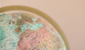 È normale che i genitori abbiano dubbi o timori per l’esperienza dell’anno all’estero. Ecco qualche consiglio per affrontare il discorso con serenità e dimostrare quanto ci tieni davvero a partire.