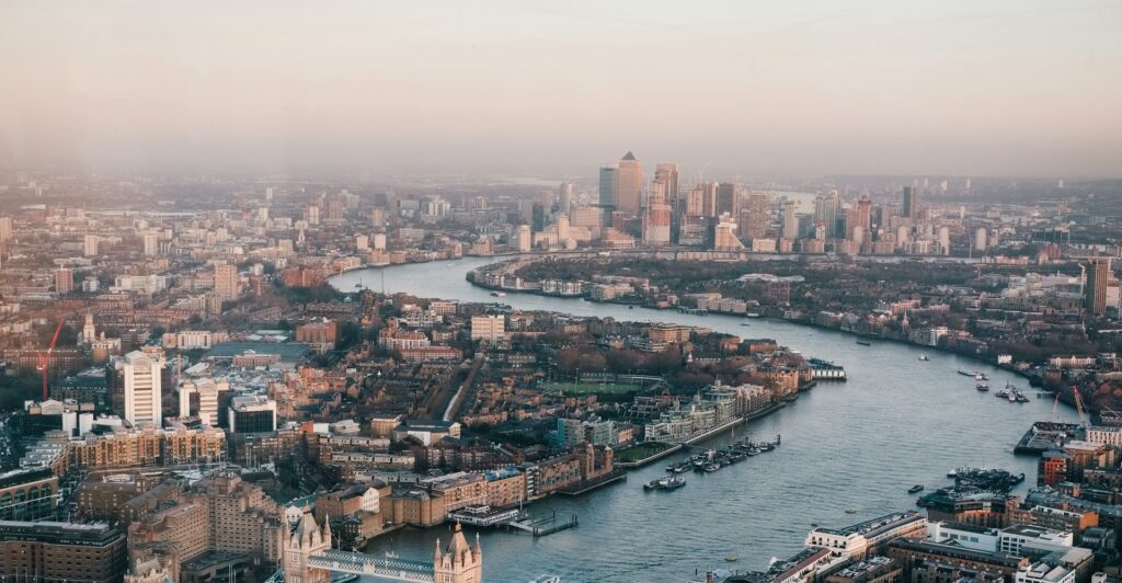 La guida chiara e aggiornata ai prezzi per una vacanza studio in Inghilterra