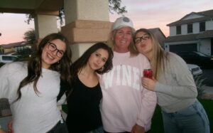 Leggi l’esperienza di Giulia, che ha scelto di trascorrere un semestre scolastico negli Stati Uniti. Dalle lezioni nella nuova scuola, al cibo, al trovare nuovi hobby, a qualche sfida, ci racconta com'è andata quest'esperienza