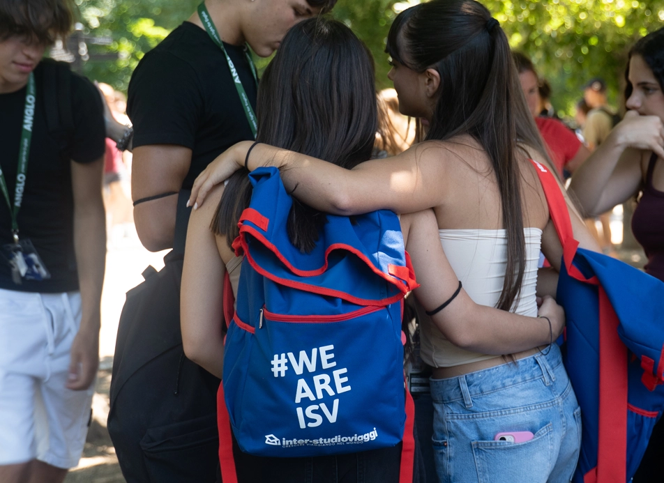 A fronte dell’iscrizione (o pre-iscrizione) del secondo figlio è previsto uno Sconto Fratelli del valore di 100 € applicato sull’ultima prenotazione.